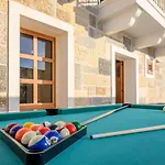 Glass Gym, Tennis, & Pool Bond Mansion Casa vacanze