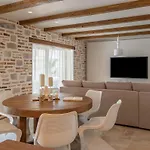 Casa vacanze Glass Gym, Tennis, & Pool Bond Mansion