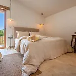 Glass Gym, Tennis, & Pool Bond Mansion Casa vacanze