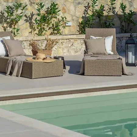 Casa de Férias Bond Hideout - Tennis, Football, & Pool Cera