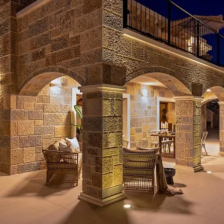 Glass Gym, Tennis, & Pool Bond Mansion Holiday home *