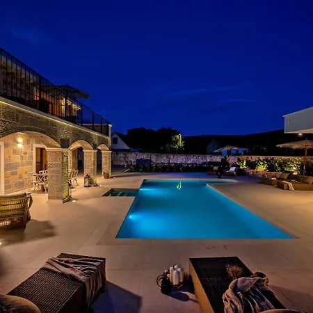 Bond Hideout - Tennis, Football, & Pool * Cera