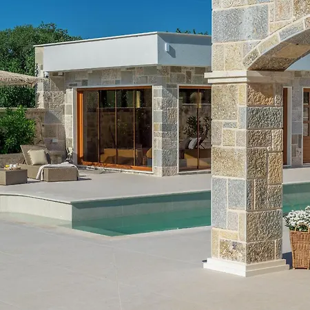 Casa de Férias Bond Hideout - Tennis, Football, & Pool