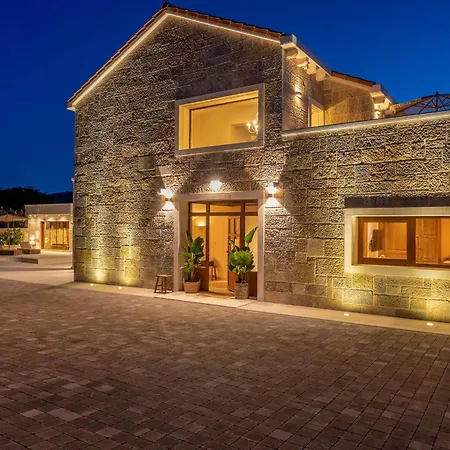 Bond Hideout - Tennis, Football, & Pool