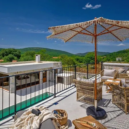 Bond Hideout - Tennis, Football, & Pool