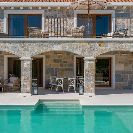 Bond Hideout - Tennis, Football, & Pool * Cera